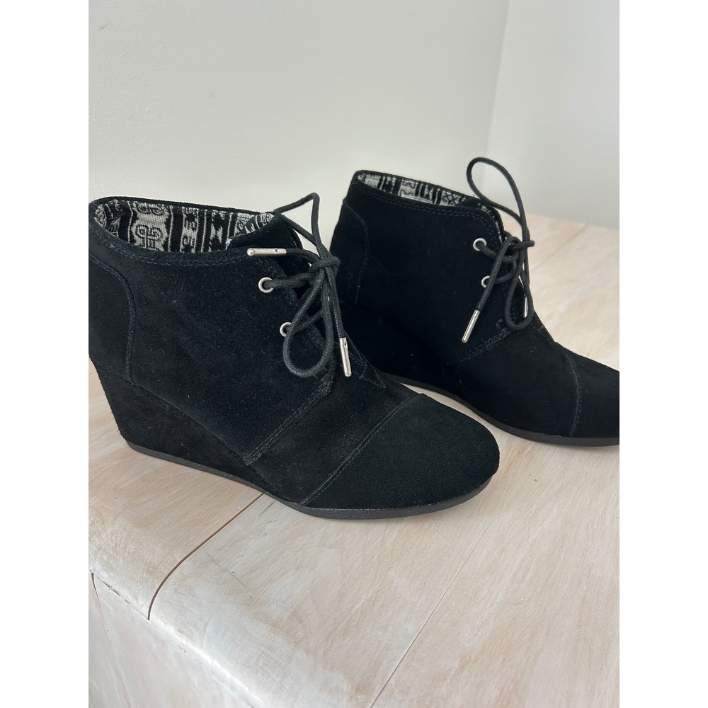 TOMS Desert Wedge Black Suede Lace Up Ankle Booties Womens 8.5